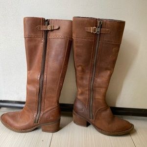 Born brown boots. Size 6